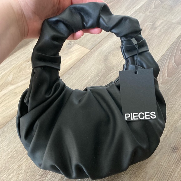 PIECES *NWT* Vansa Ruched Black Handle Bag Purse - Picture 2 of 7